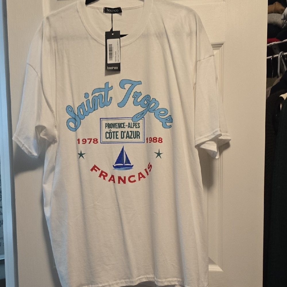 Boohoo - White Saint Tropez Graphic Tee with Blue & Red Accents
